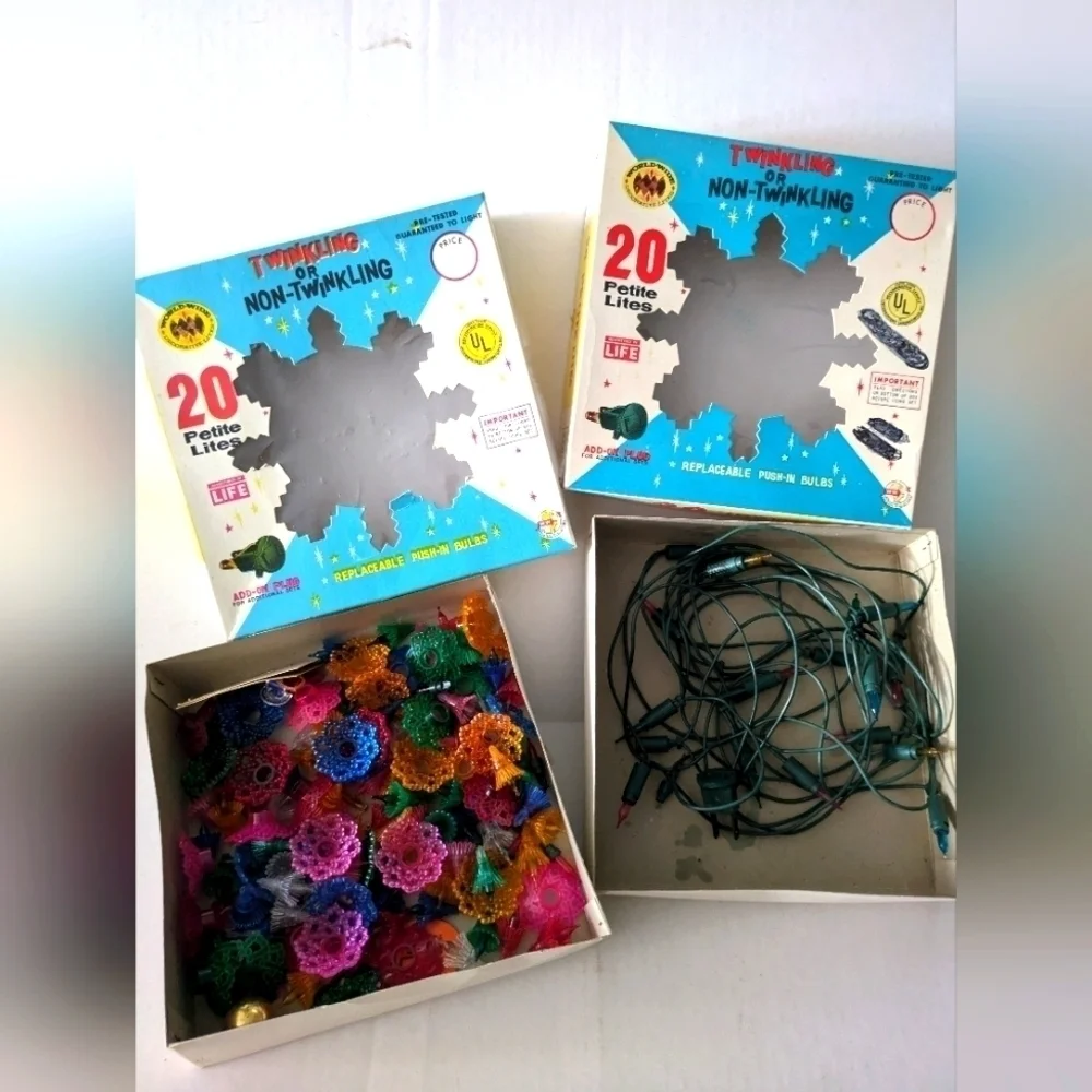 Vintage Light Reflectors Stars /Flowers with one non working strand of lights.